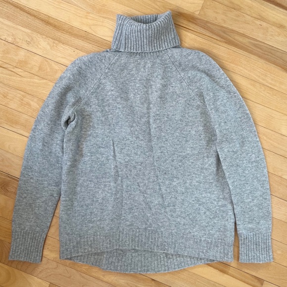 J. Crew Sweaters - J. Crew Green Turtleneck Sweater - Size XS